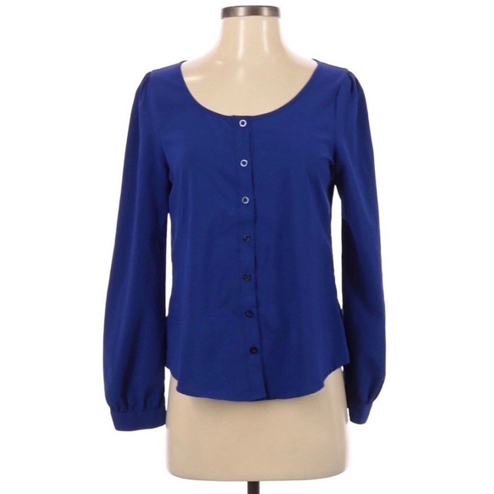 𝅺bold blue long sleeve top